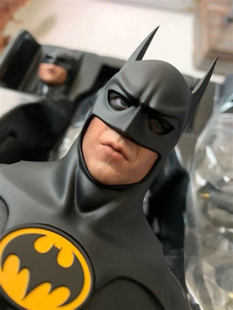 Hottoys Hot Toys MMS294 Batman Returns Deluxe Version with Bruce Wayne 興趣及遊戲 玩具 遊戲類 Carousell