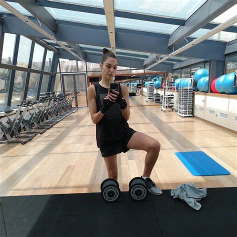 Gal Gadot Is One Tight Milf Scrolller