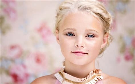 Süßes Lächeln blonde Mädchen x Hintergrundbilder HD Bild