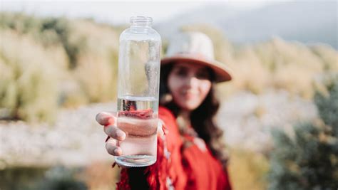 What Are Some Ways I Can Stay Cool When Out And About During Hot Weather