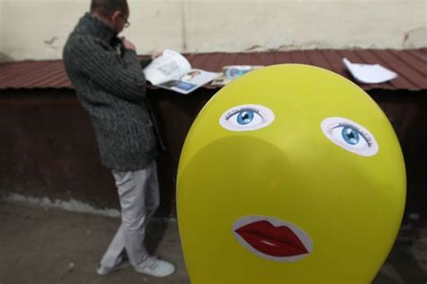 Pussy Riot Trial Opens To Packed Courtroom