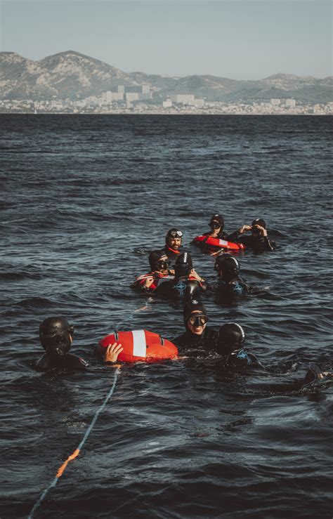 Plongée en eaux profondes avec le champion d apnée Morgan Bourchis