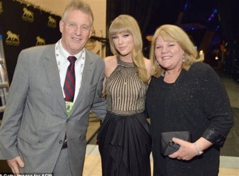 Taylor Swift family: siblings, parents, children, husband