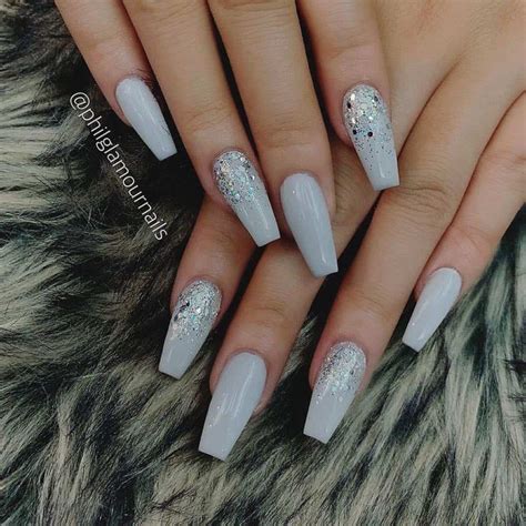 Extraordinary White Acrylic Nail Designs To Finish Your Trendy Look