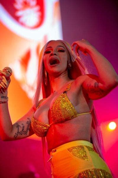 Hot S Sold Out Summer Jam Celebrates Hip Hop With Cardi B Meek Mill Migos More