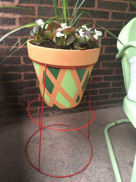 Tomato Cage Plant Stand - Slumbering Alligator