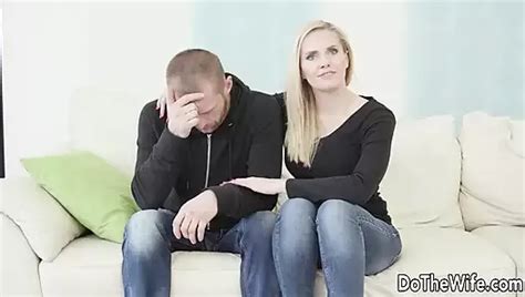 Rubia Milf Olivia Parrish Se Folla A Un Viejo Mientras Joven Cornudo Mira XHamster