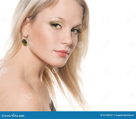 Visage D Une Belle Jeune Fille Blonde Image Stock Image Du Yeux Sain