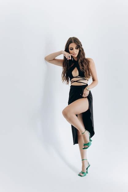 Premium Photo Sexy Beautiful Woman Brunette Tanned Skin Makeup Cosmetic Fashion Clothes Summer