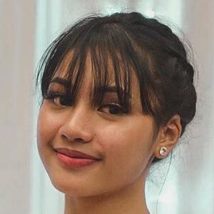 Hot Sexy Amylia Aidura Bikini Pics