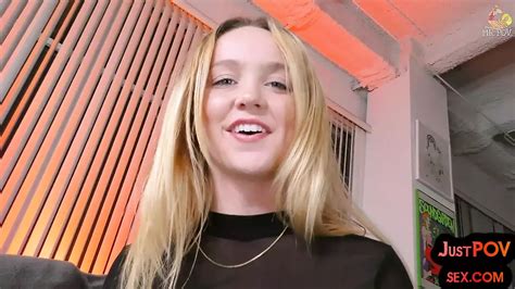 Yo En Primer Plano Amateur Con Gafas Se La Follan En El Co O Apretado Xhamster