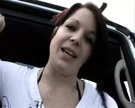 Des salopes allemandes dà côté se masturbent devant du porno amateur