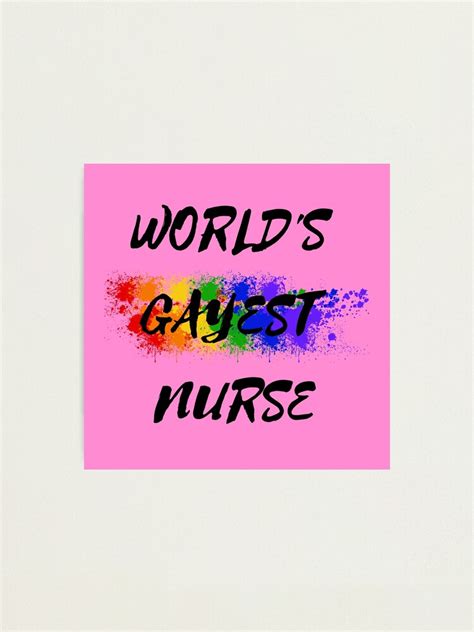 Lámina fotográfica La broma LGBT de la enfermera más gay del mundo con los colores del arco