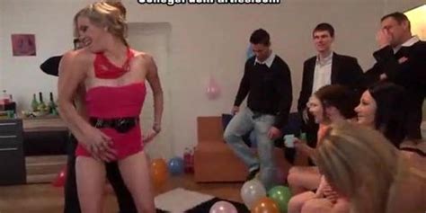 COLLEGE FUCK PARTIES Sexy Fucking Girls At A B Day Party Tnaflix