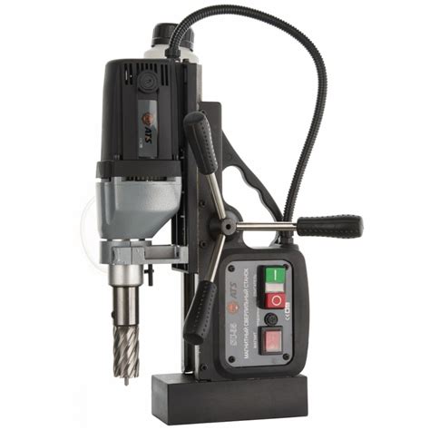 Особенности работы магнитного сверлильного станка: виды и применение