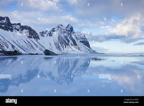 Vestrahorn mountain in Stokksnes, part of the mountains Klifatindur in ...