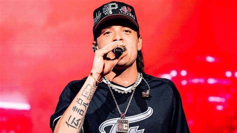 Peso Pluma Height How Tall is Peso Pluma? Peso Pluma vs. Bad Bunny’s