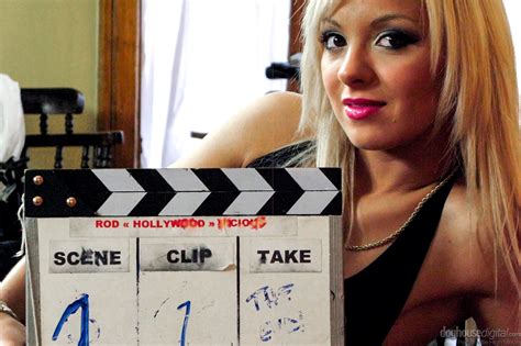 Sexy Chicks In Fishnet Stockings Facesitting In Hot Wedding Lesbian Orgy Porn Pictures XXX