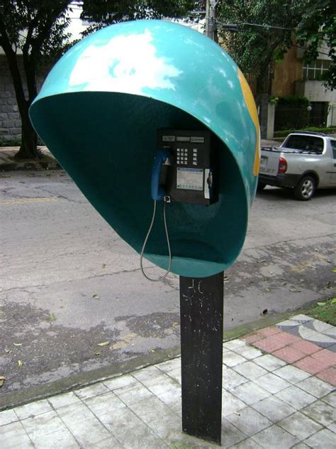 Como usar um telefone público