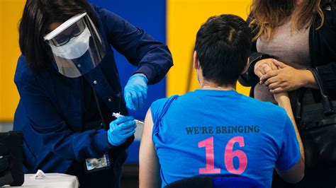 ¿Combinar las vacunas contra la COVID-19 con la de la influenza? - The