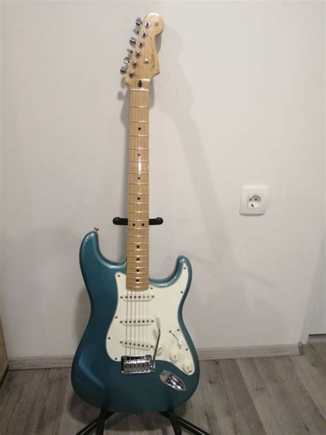 Kitara Fender