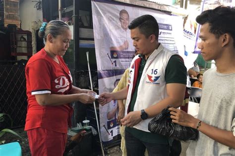 Warga Manggarai Sambut Antusias Bazar Sembako Murah Yang Digelar Caleg