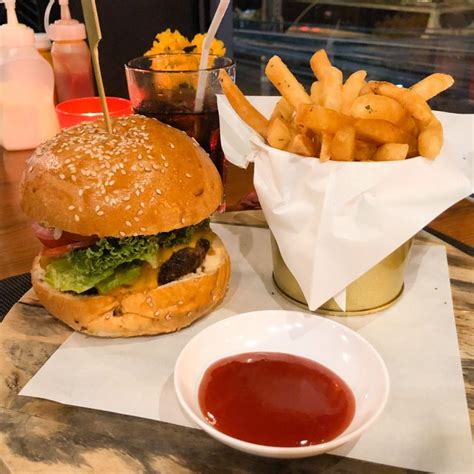 Best Burgers In Bangkok The Pink Lookbook