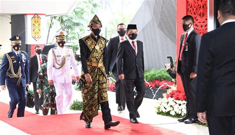 Foto Kenakan Baju Adat Sabu Ntt Jokowi Hadiri Sidang Tahunan Mpr