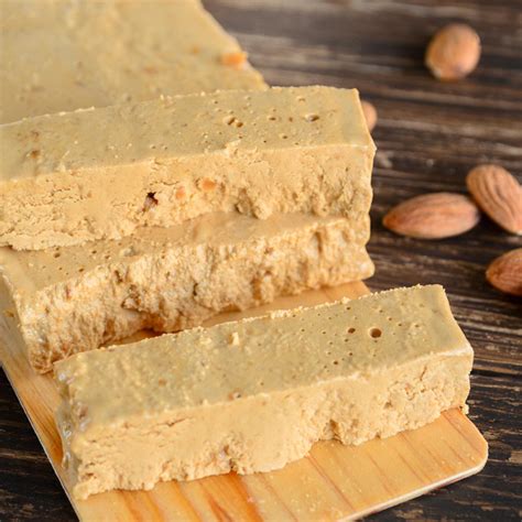 Turrón casero de almendras Receta para hacer con niños en Navidad