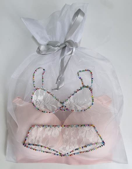 Porta lingerie Bordado a Mão Elo Produtos Especiais