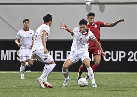 Football: Vietnam retain Asean top spot despite Singapore stalemate ...