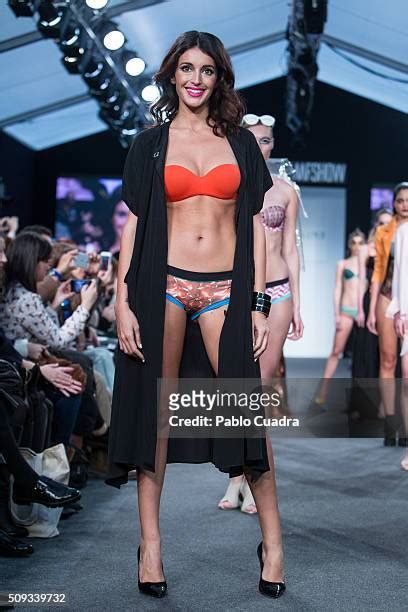 10 Hot Sexy Elia Galera Bikini Pics