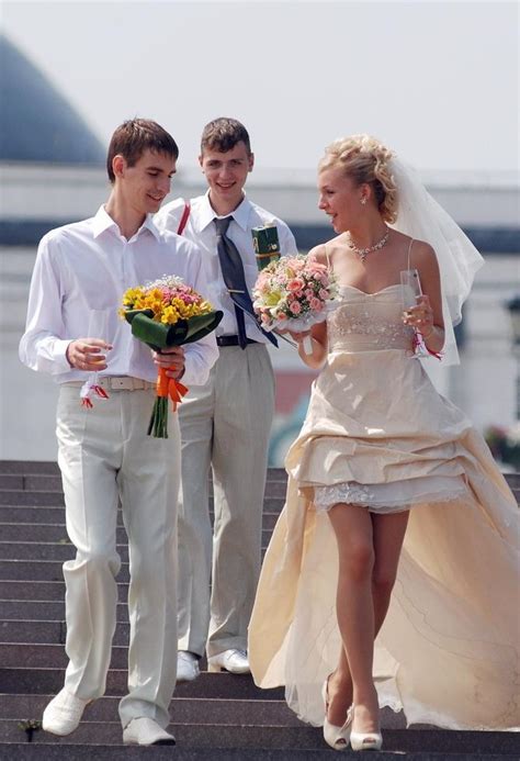 Real Amateur Public Candid Upskirt Picture Sex Gallery Naughty Brides Upskirt Photos