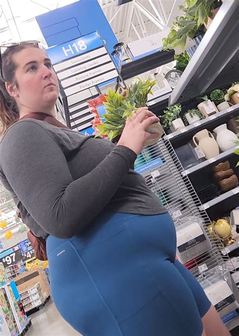 TEAL Yoga Shorts On A HUGE Bbw Ass Wally World Spandex Leggings Yoga Pants Forum
