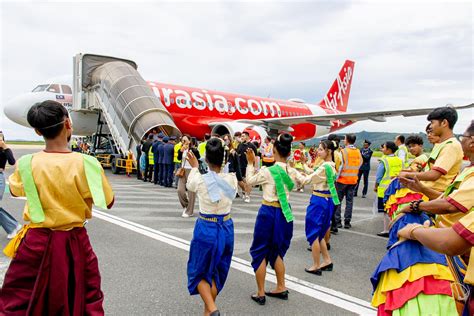 亚航庆祝从吉隆坡飞往西哈努克城的首航航班 — Airasia Newsroom