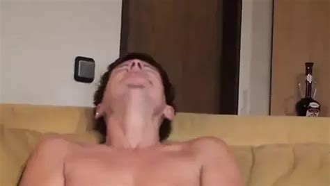 sehr heiße Milf von nebenan zeigt mir wie sie ihre Muschi mit einem Sexspielzeug