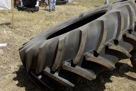 Вес покрышки к 700: Сколько весит покрышка от трактора к 700?