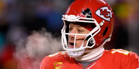 Patrick Mahomes’ broken helmet ‘did its job,’ helmet company says