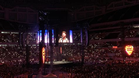 Foto Keren Banget Ed Sheeran Nyanyikan 28 Lagu Non Stop Saat Konser Di