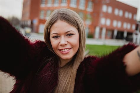Premium Photo Pretty Blonde Girl In The Park Making Herself A Photo