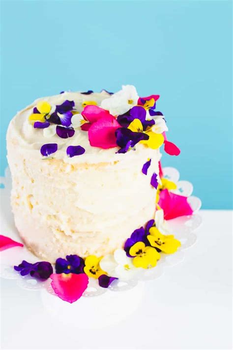 HOW TO DECORATE A NAKED CAKE WITH EDIBLE FLOWERS Bespoke Bride Wedding Blog