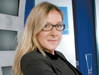 Nude joj 5 000 evra da pređe na Pink