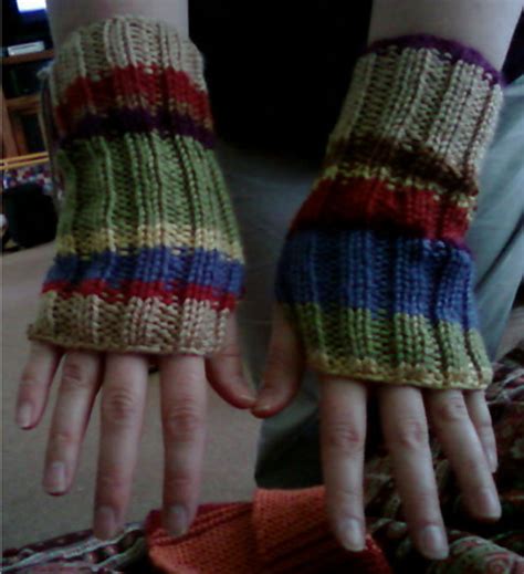 Ravelry Doctor Who Wrist Warmers Pattern By Holynarf Lindsay