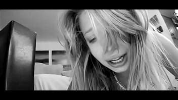 Novinha Va Donner Son Cul Et Finit Par Devenir Une Histoire De Surmonter XVIDEOS