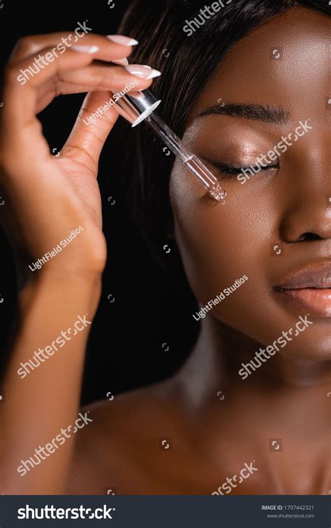 Portrait African American Naked Woman Applying库存照片 Shutterstock