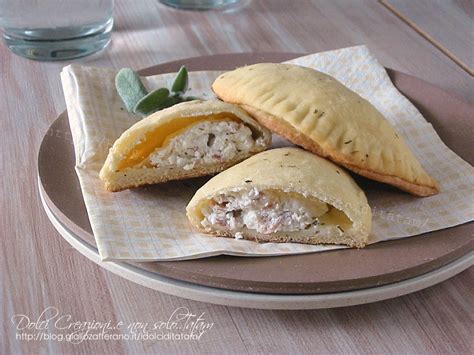 Panzerotti Al Forno Ripieni Di Ricotta E Speck