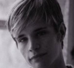 Anivers Rio De Dez Anos De Morte De Jovem Gay Marcado Por Campanha Anti Homofobia A Capa