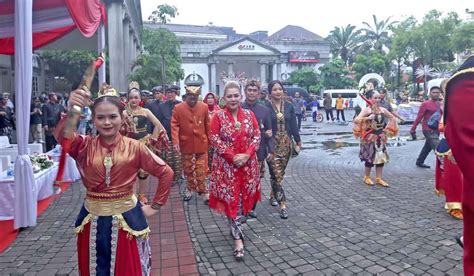 Meski Diguyur Hujan Prosesi Kirab Dugderan Di Kota Semarang