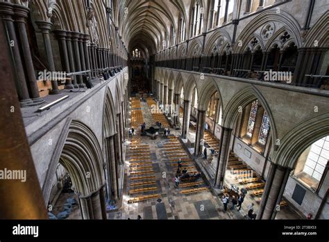 Salisbury Cathedral Nave Stock Photo Alamy
