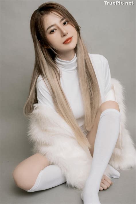 Vietnamese Sexy Model Nguyen Thi Bao Yen My Color Lingerie Collection